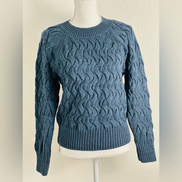 GAP Women’s Fisherman’s Sweater Size Small - Picture 1 of 7